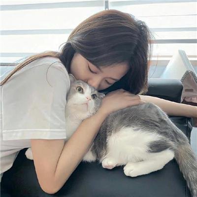 有秘密的她